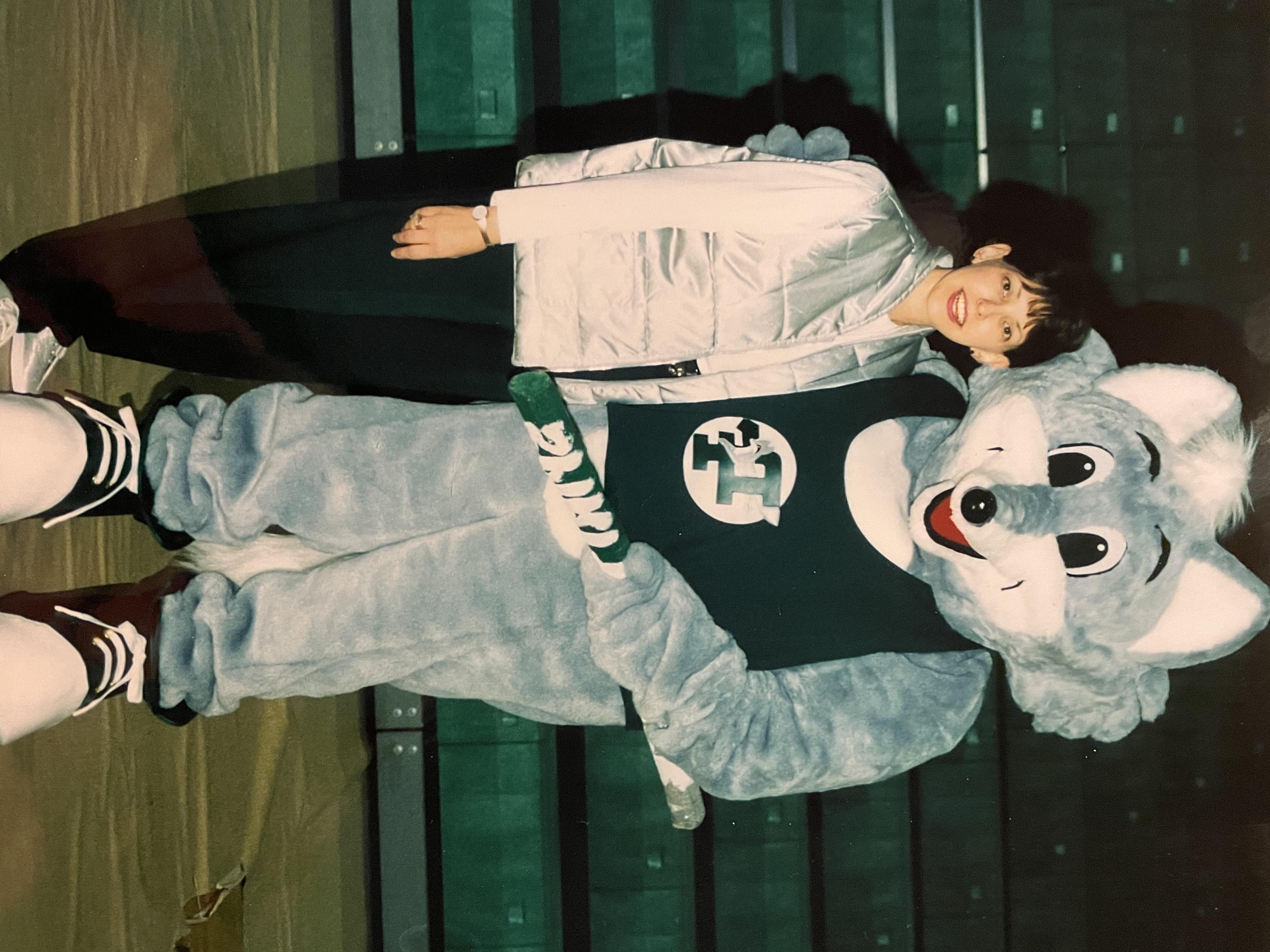 Libby Barrineau和Mascot